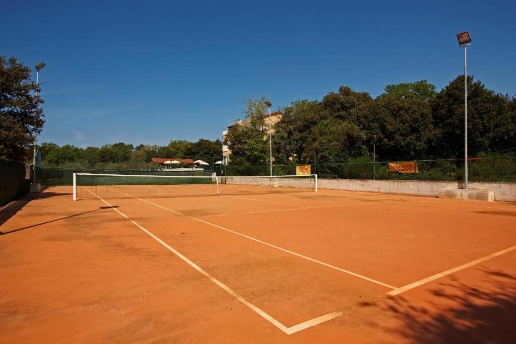 Guesthouse "Barboska" - Big Outdoor Swimming Pool & Private Tennis Court Vodnjan Luaran gambar