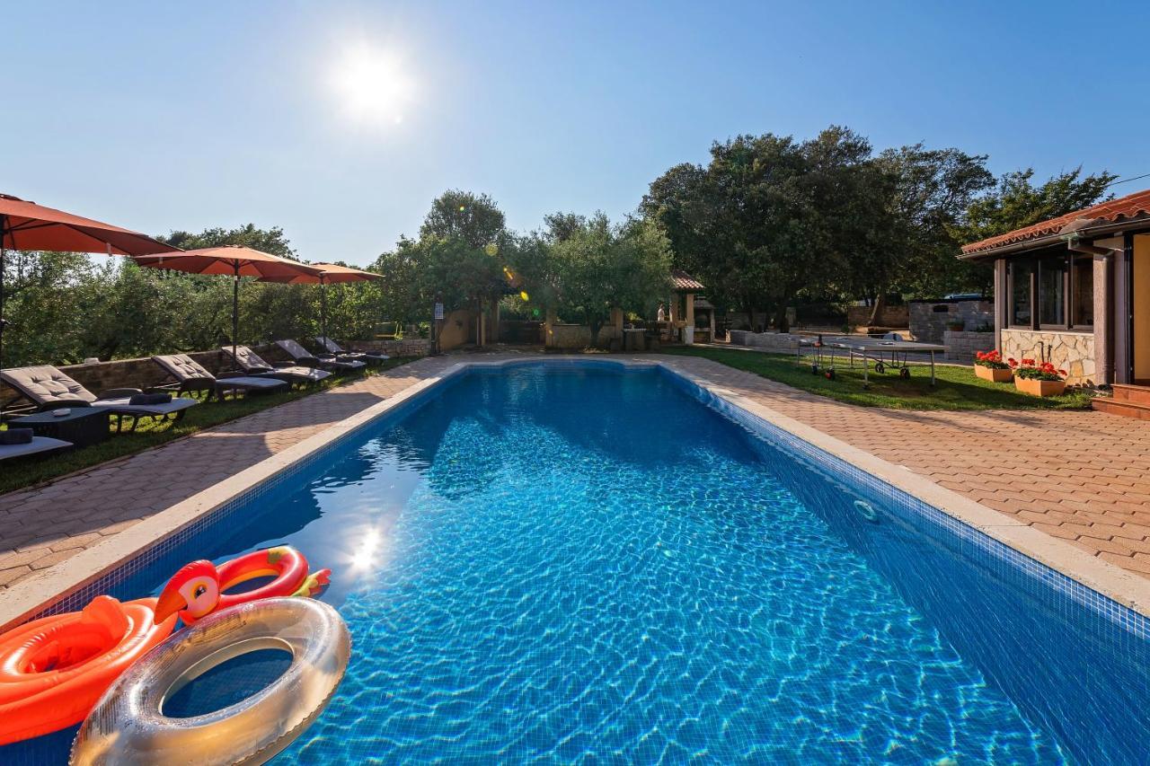 Guesthouse "Barboska" - Big Outdoor Swimming Pool & Private Tennis Court Vodnjan Luaran gambar
