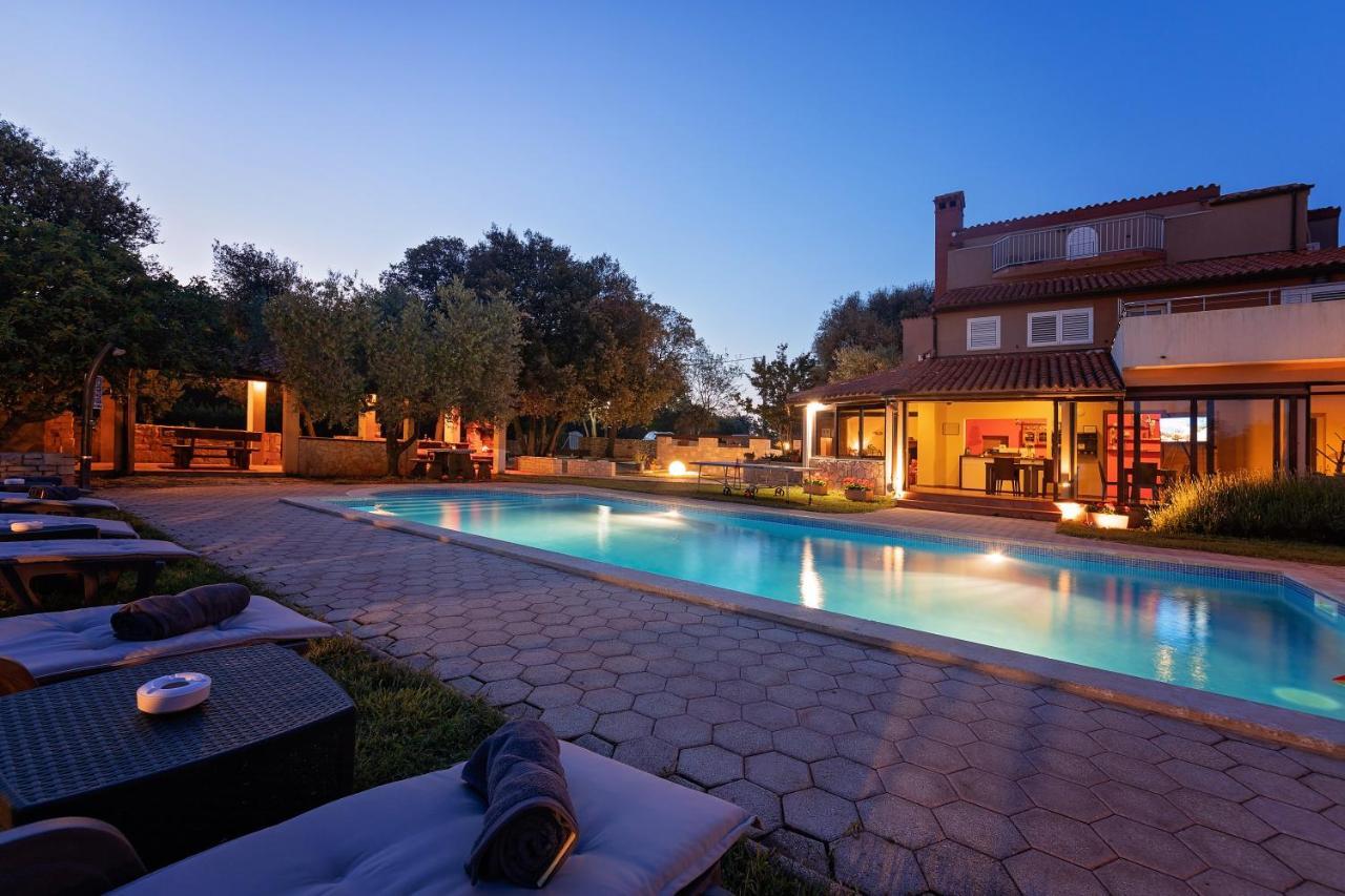 Guesthouse "Barboska" - Big Outdoor Swimming Pool & Private Tennis Court Vodnjan Luaran gambar