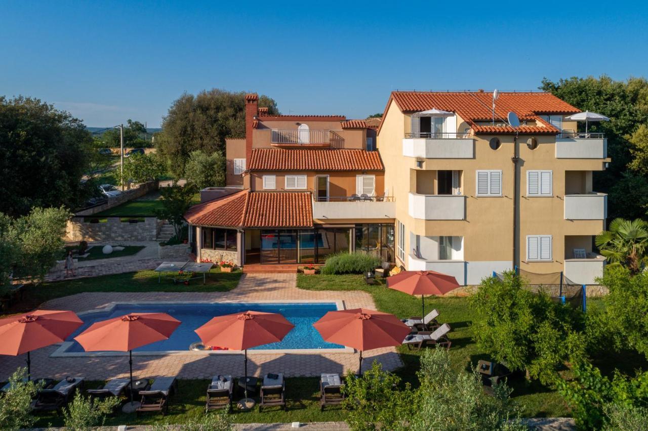 Guesthouse "Barboska" - Big Outdoor Swimming Pool & Private Tennis Court Vodnjan Luaran gambar