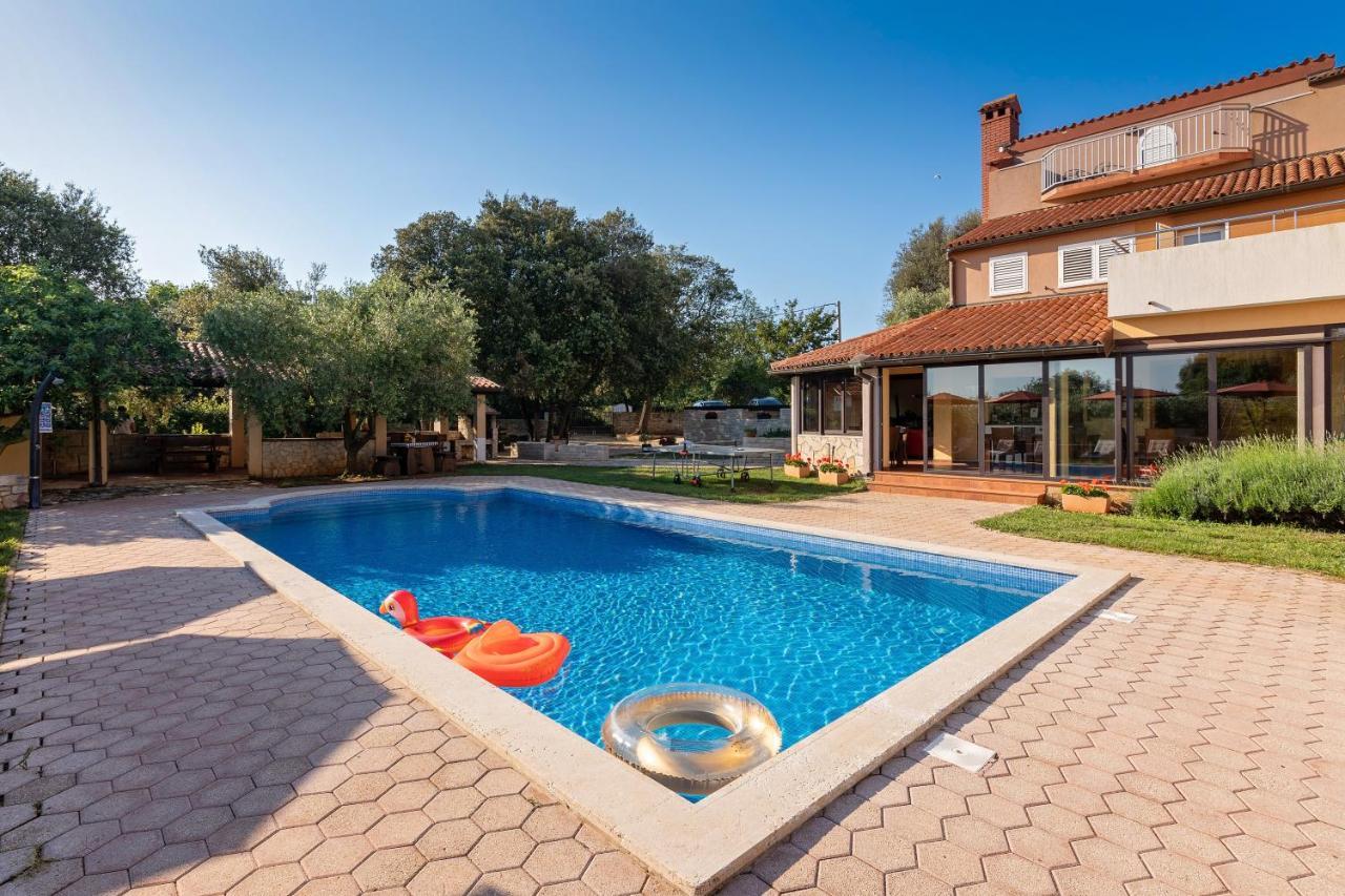 Guesthouse "Barboska" - Big Outdoor Swimming Pool & Private Tennis Court Vodnjan Luaran gambar