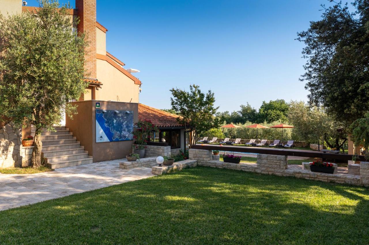 Guesthouse "Barboska" - Big Outdoor Swimming Pool & Private Tennis Court Vodnjan Luaran gambar