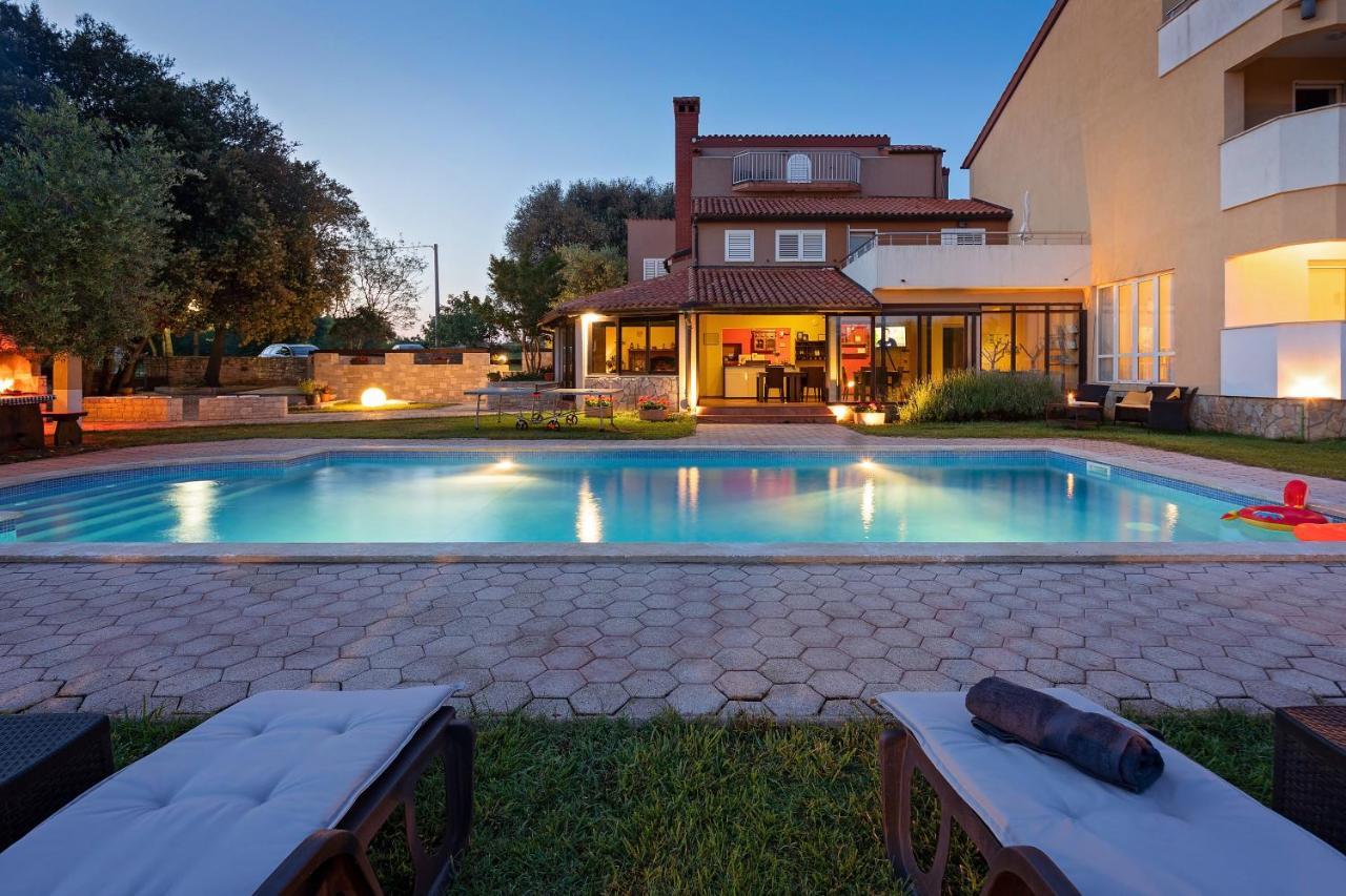Guesthouse "Barboska" - Big Outdoor Swimming Pool & Private Tennis Court Vodnjan Luaran gambar