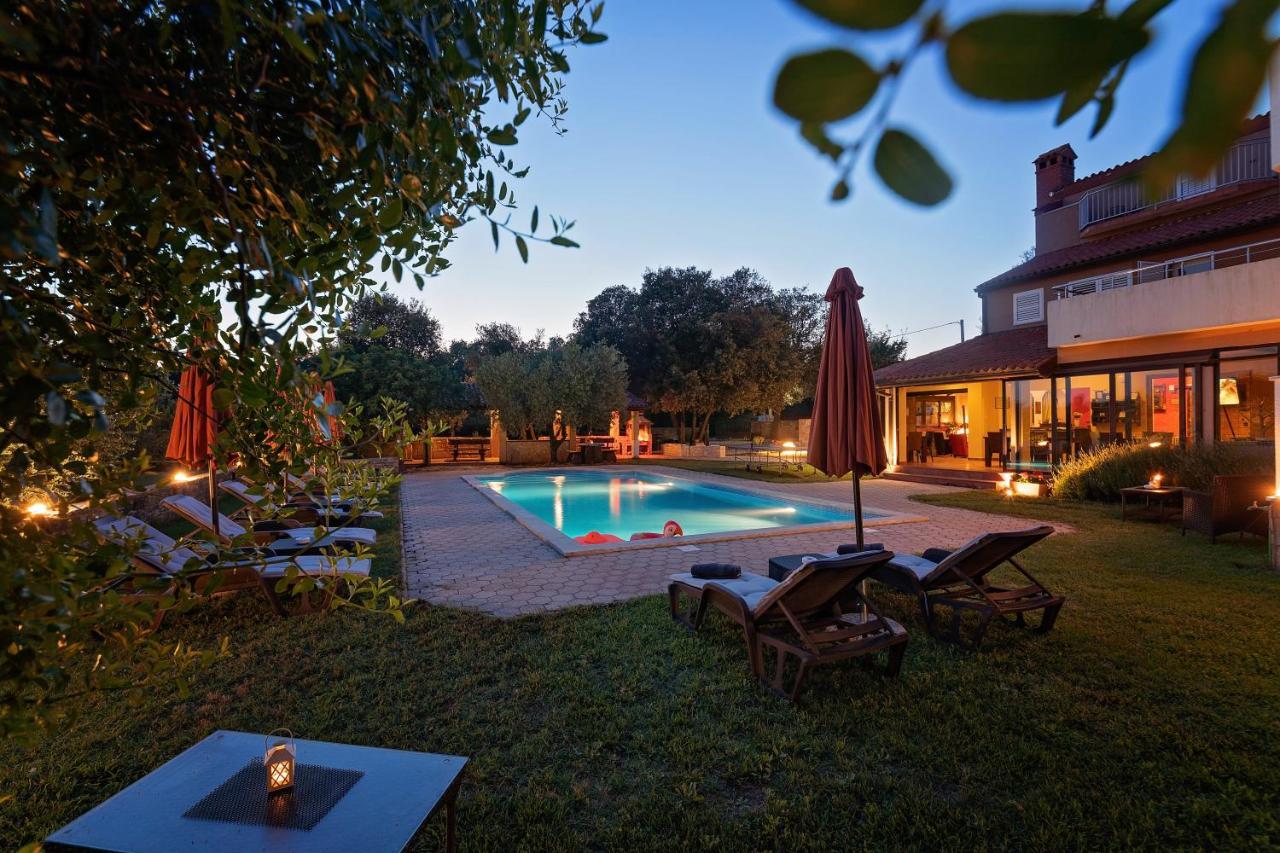 Guesthouse "Barboska" - Big Outdoor Swimming Pool & Private Tennis Court Vodnjan Luaran gambar