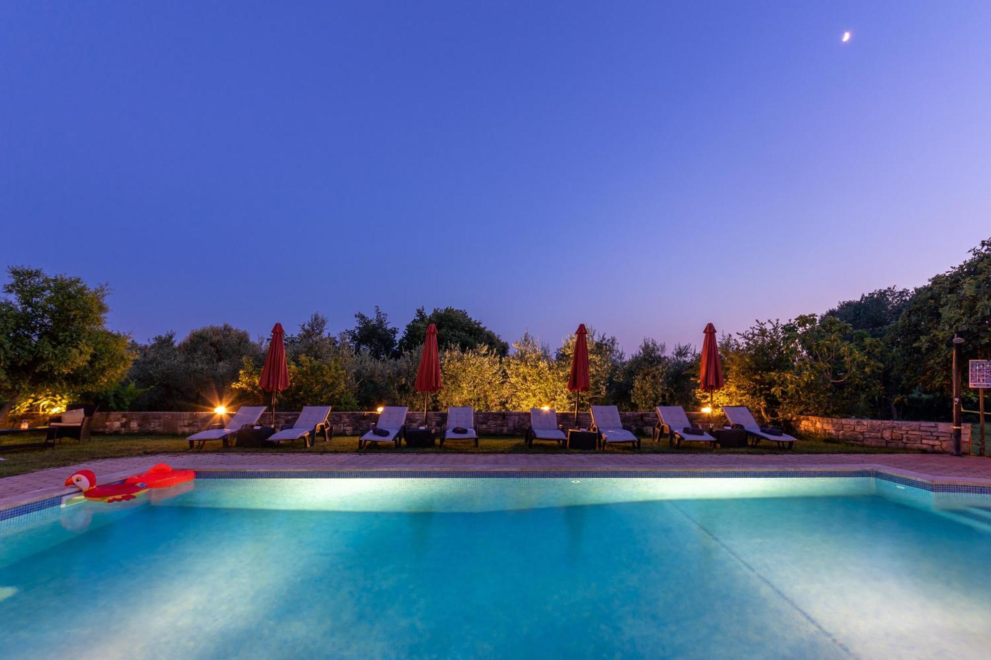Guesthouse "Barboska" - Big Outdoor Swimming Pool & Private Tennis Court Vodnjan Luaran gambar