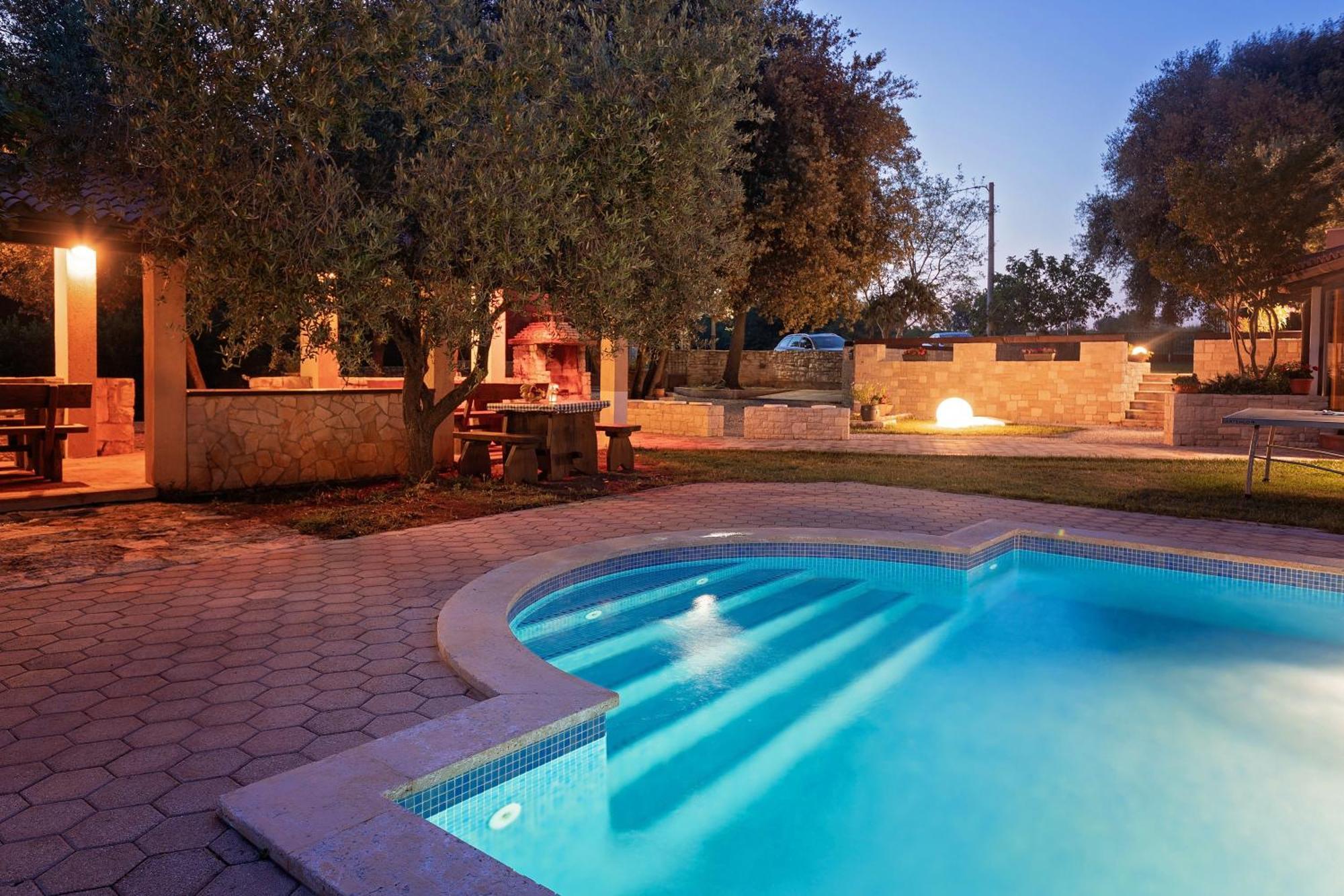 Guesthouse "Barboska" - Big Outdoor Swimming Pool & Private Tennis Court Vodnjan Luaran gambar