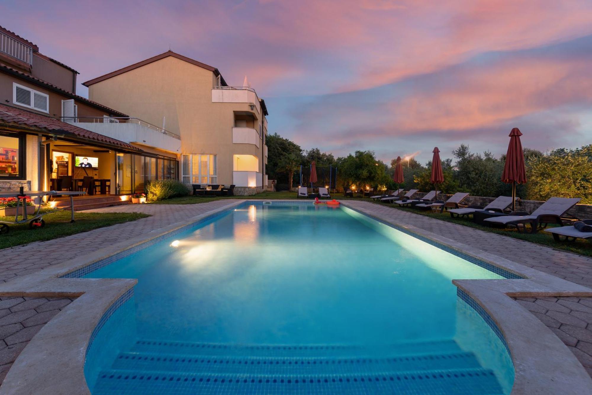 Guesthouse "Barboska" - Big Outdoor Swimming Pool & Private Tennis Court Vodnjan Luaran gambar