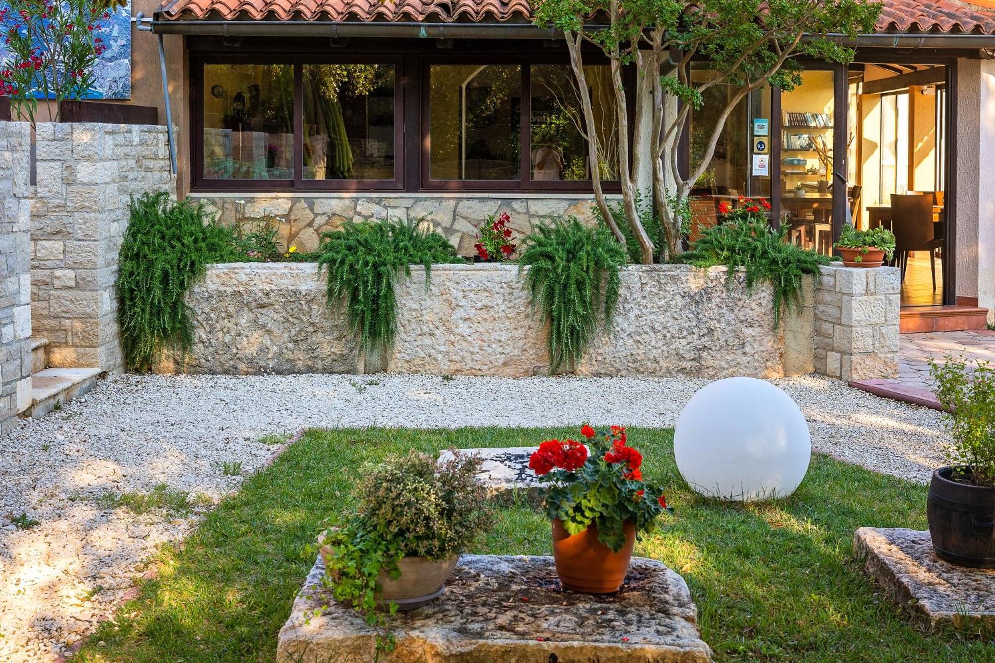 Guesthouse "Barboska" - Big Outdoor Swimming Pool & Private Tennis Court Vodnjan Luaran gambar
