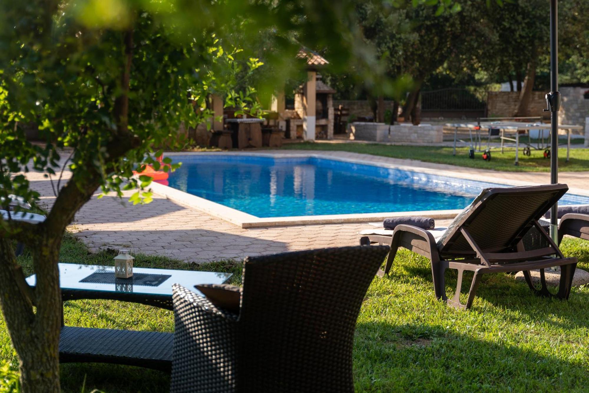 Guesthouse "Barboska" - Big Outdoor Swimming Pool & Private Tennis Court Vodnjan Luaran gambar