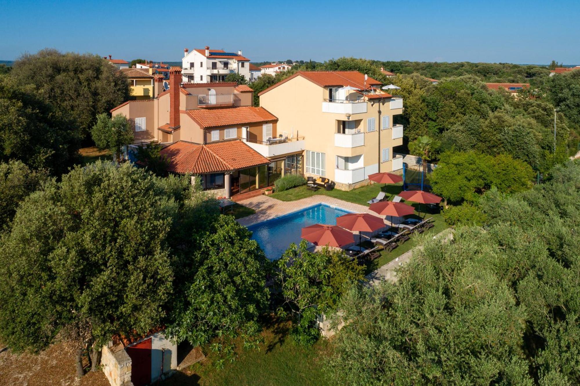 Guesthouse "Barboska" - Big Outdoor Swimming Pool & Private Tennis Court Vodnjan Luaran gambar