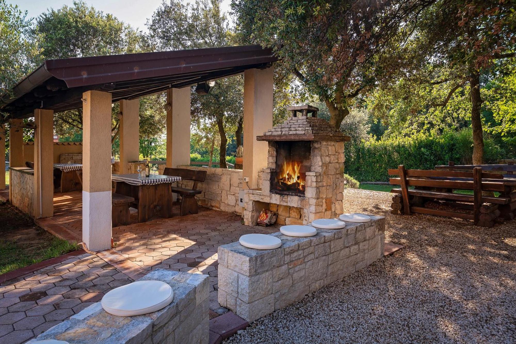 Guesthouse "Barboska" - Big Outdoor Swimming Pool & Private Tennis Court Vodnjan Luaran gambar