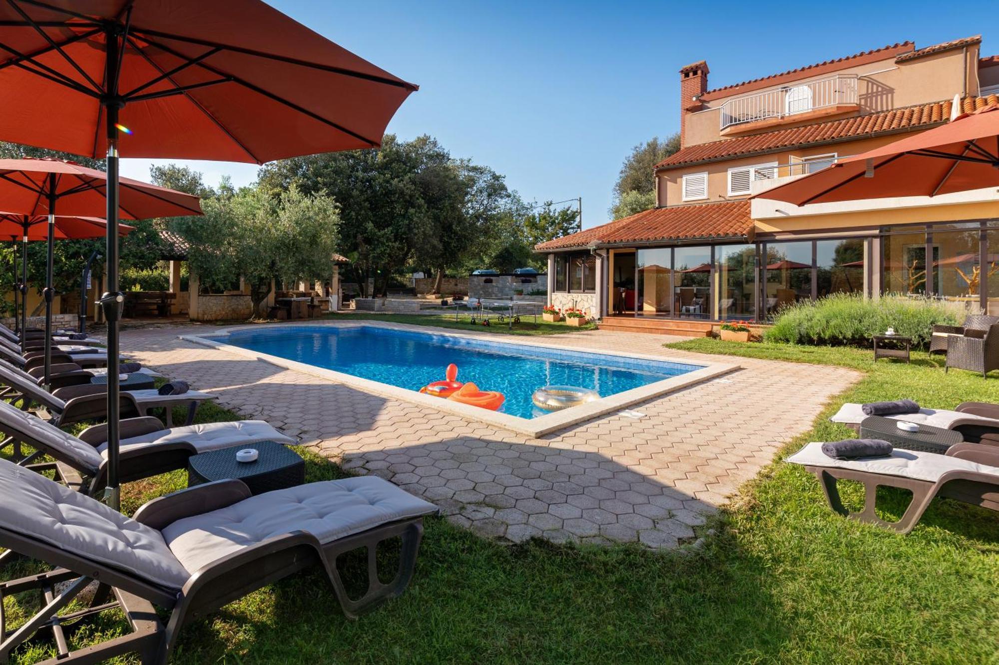 Guesthouse "Barboska" - Big Outdoor Swimming Pool & Private Tennis Court Vodnjan Luaran gambar