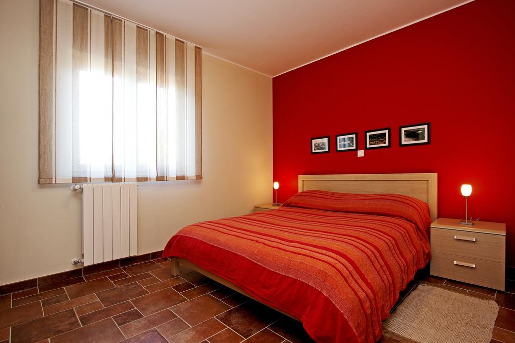 Guesthouse "Barboska" - Big Outdoor Swimming Pool & Private Tennis Court Vodnjan Bilik gambar