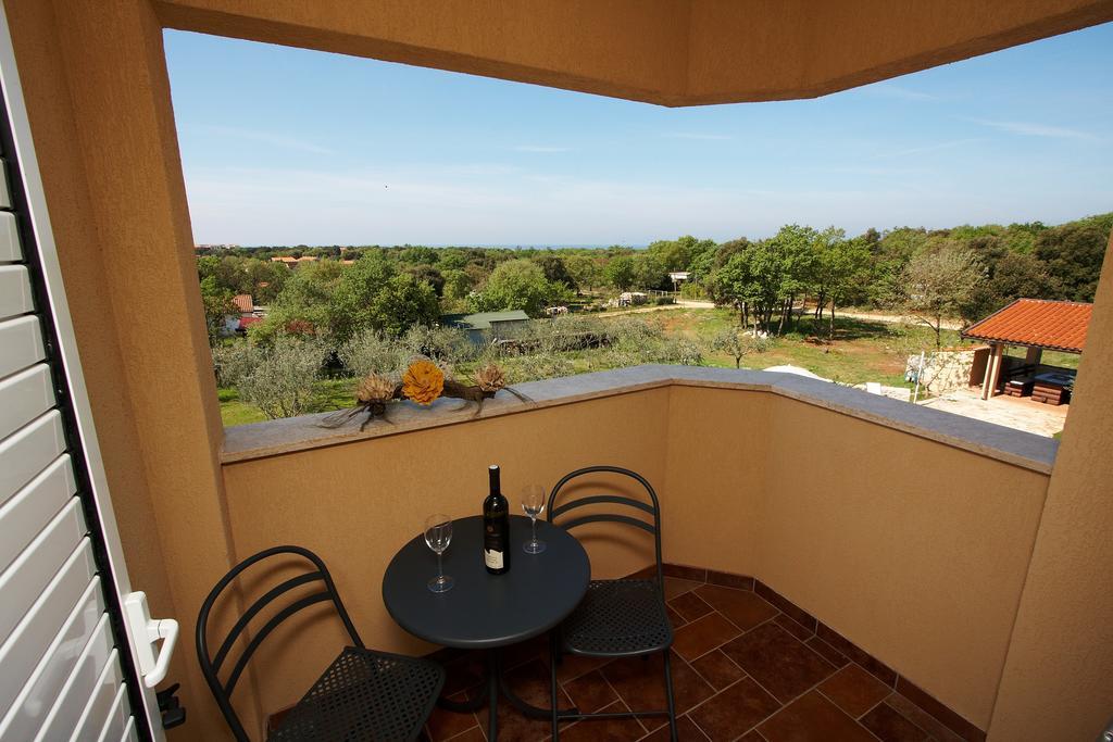 Guesthouse "Barboska" - Big Outdoor Swimming Pool & Private Tennis Court Vodnjan Bilik gambar