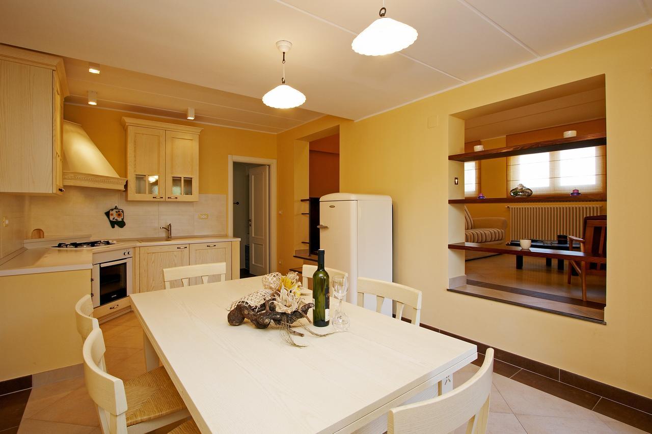 Guesthouse "Barboska" - Big Outdoor Swimming Pool & Private Tennis Court Vodnjan Bilik gambar